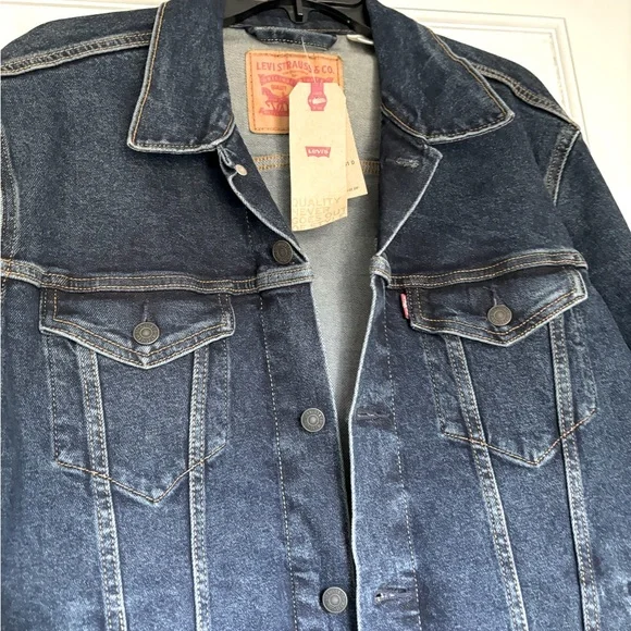 NEW WITH TAGS Levi’s Men’s Denim Jacket Size Large